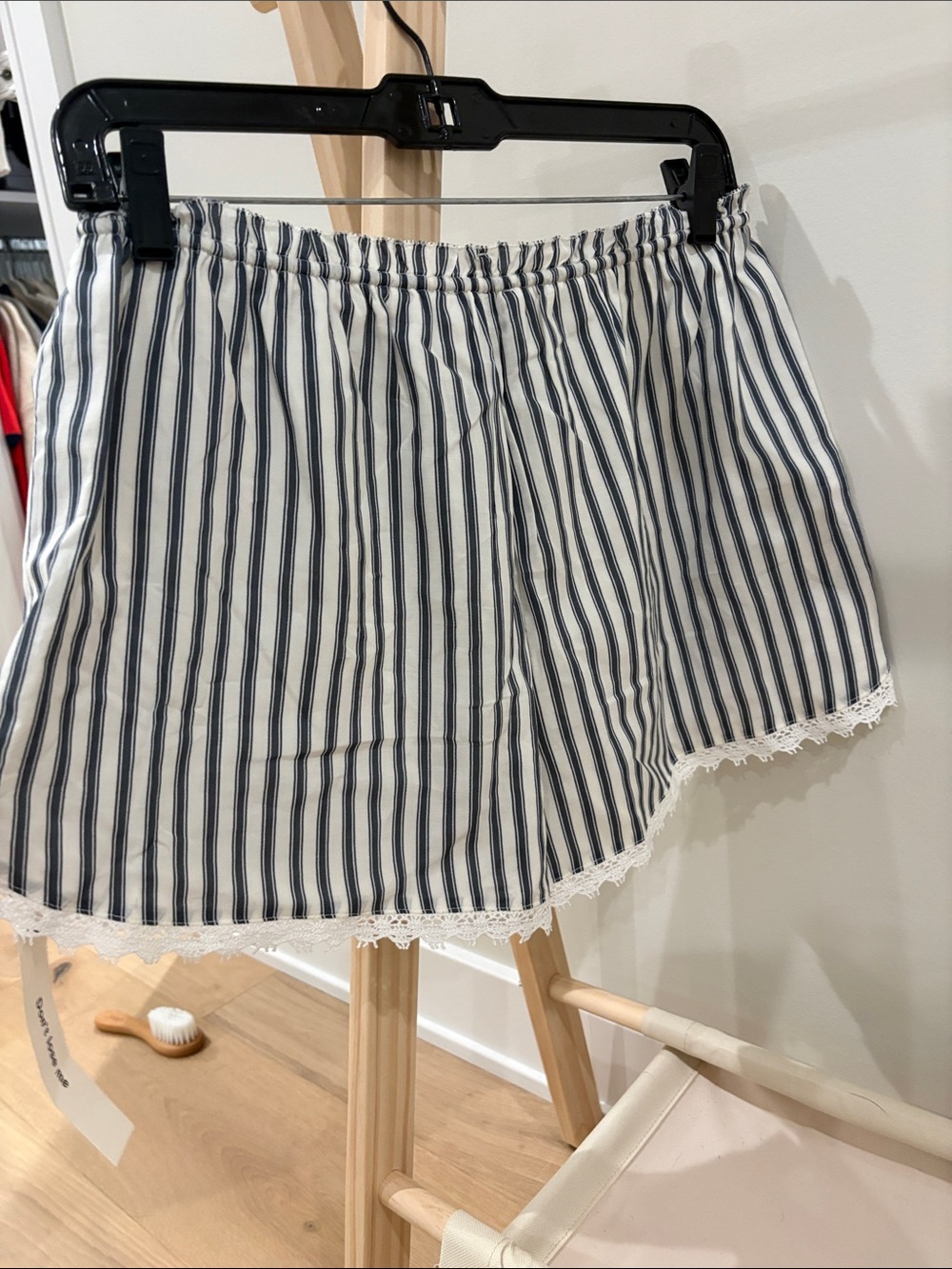 Reformation blue and White cotton lace trimmed shorts - Picture 4 of 5